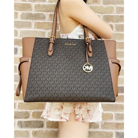 michael kors billy large|Michael Kors gilly bag.